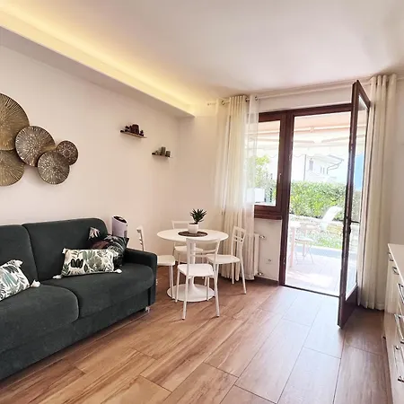 Daire Garden Beth's House Brenzone sul Garda